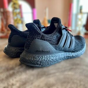Adidas Ultraboost 8.5 Mens or 9.5 Womens Shoes - Black